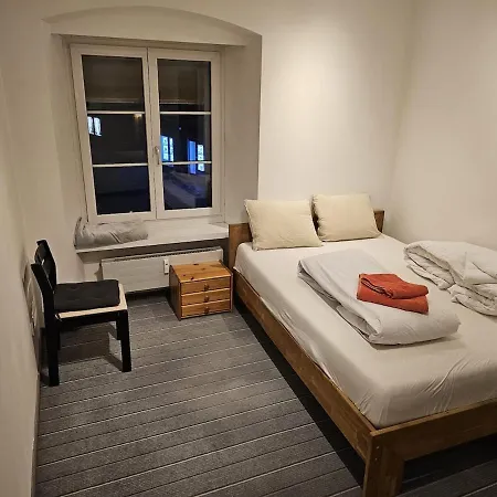 Apartment Private 3-zimmer -private Wc, Dusche, Küche- *