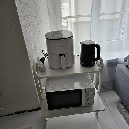 Private 3-zimmer -private Wc, Dusche, Kueche- Appartement Coire