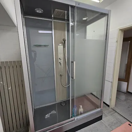 Private 3-zimmer -private Wc, Dusche, Kueche- * Coire