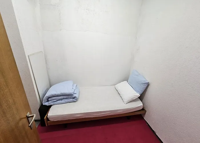 Private 3-zimmer -private Wc, Dusche, Kueche- Appartement *