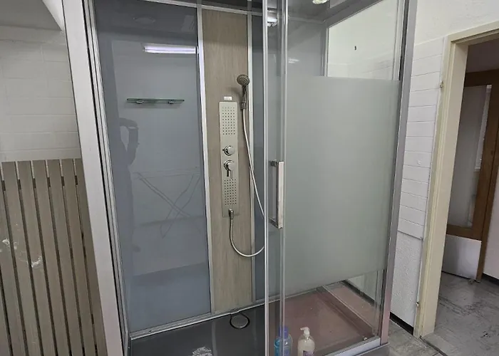 Private 3-zimmer -private Wc, Dusche, Kueche- * Chur