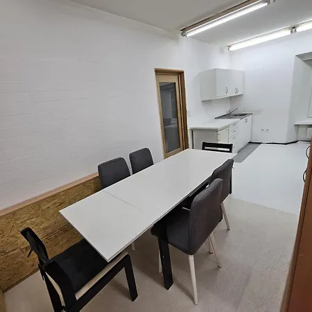 Private 3-zimmer -private Wc, Dusche, Küche- Chur