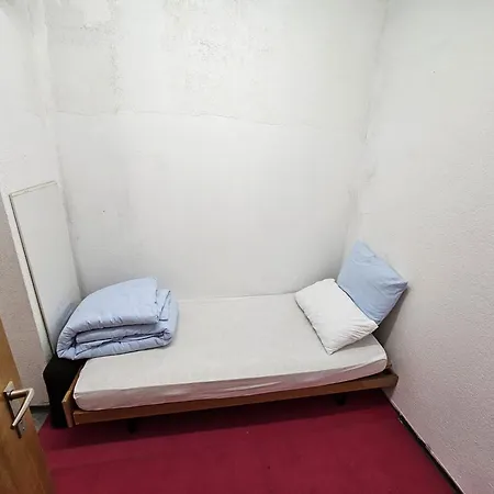 Private 3-zimmer -private Wc, Dusche, Küche- Apartment *