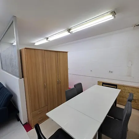 Daire Private 3-zimmer -private Wc, Dusche, Kueche- *