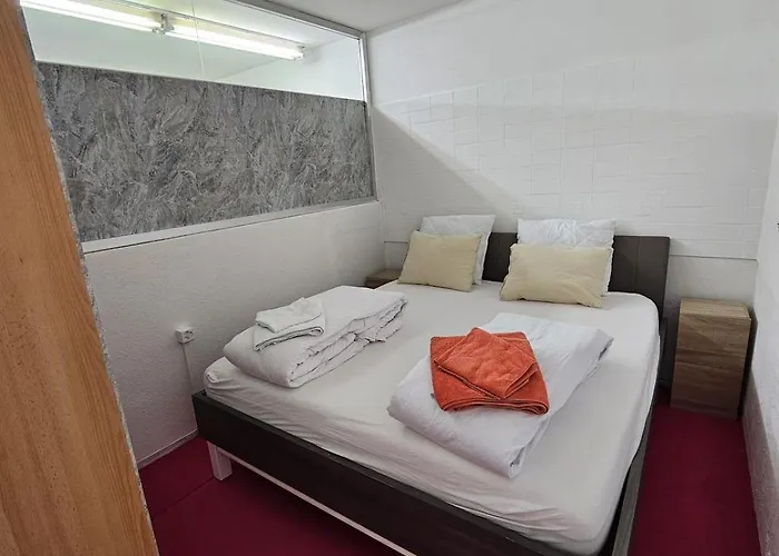 Private 3-zimmer -private Wc, Dusche, Kueche- Daire *