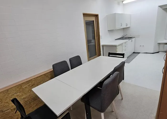 Private 3-zimmer -private Wc, Dusche, Kueche- Chur